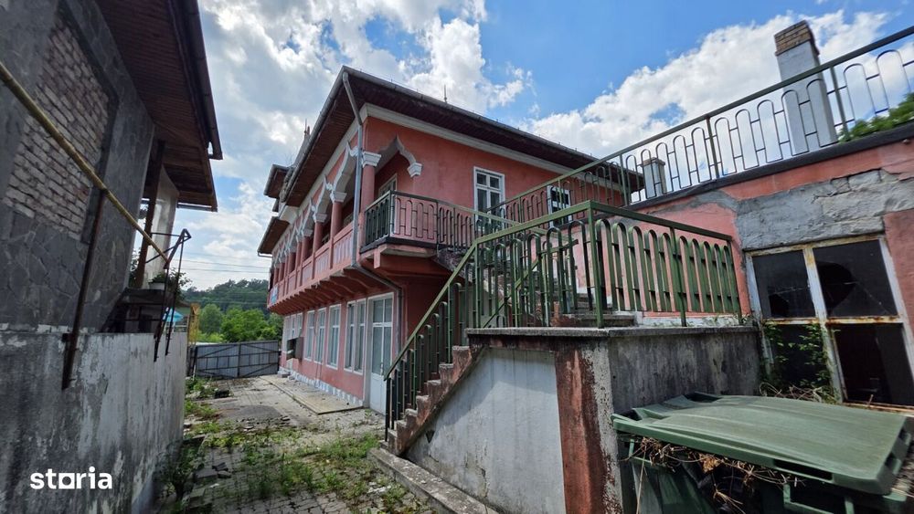 De vanzare spatiu comercial - COMARNIC la DN1