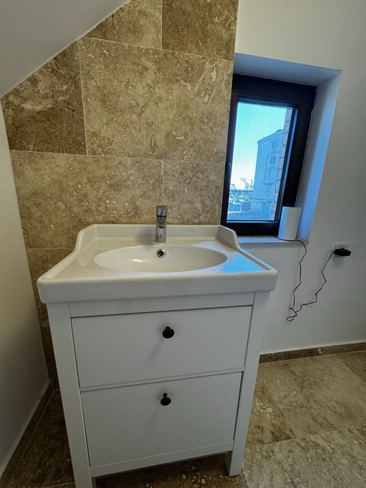 Inchiriez pe termen lung apartament 2 camere + beci