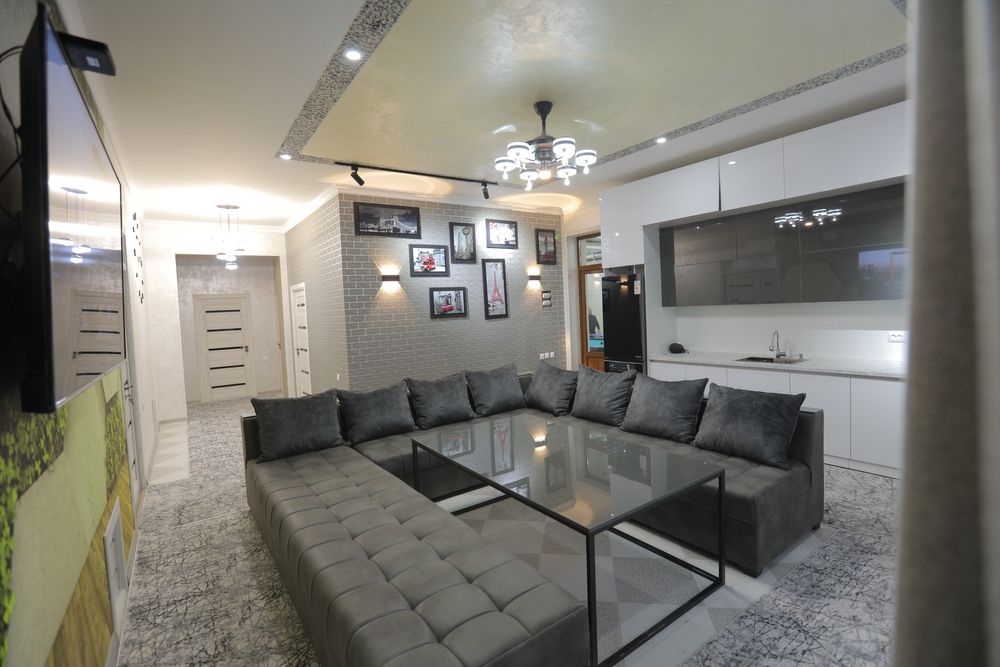 Акташ дача с собстсвенным футболним стадионом и волейболной полем.