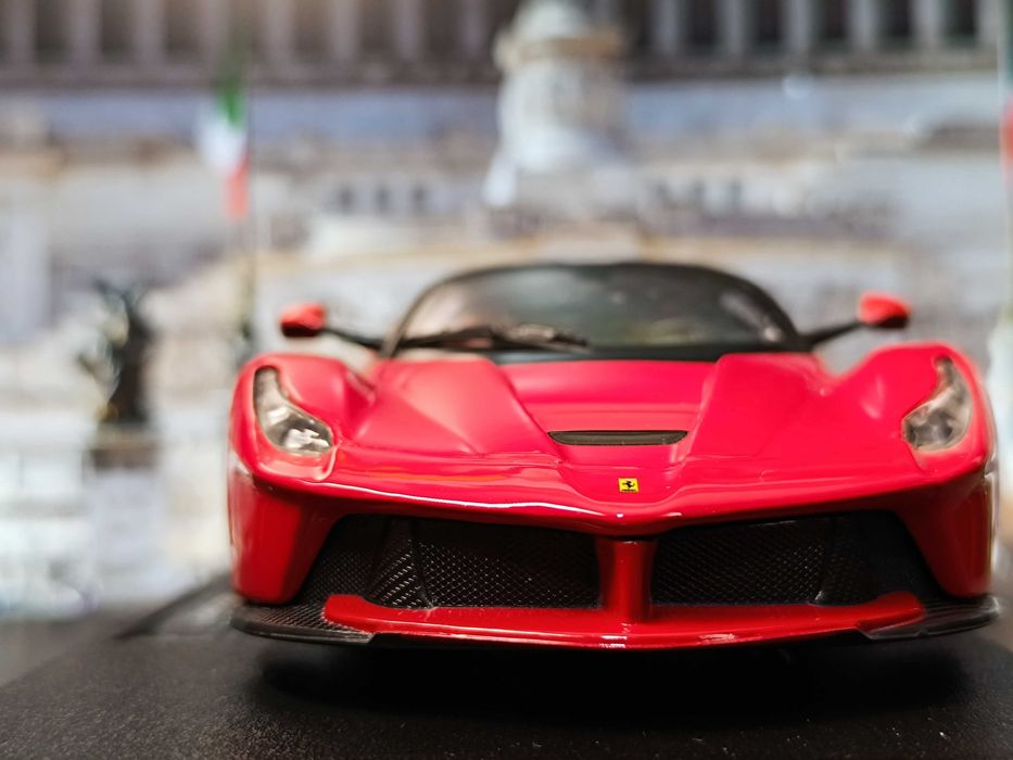 Коллекционная модель Ferrari LaFerrari 1:24