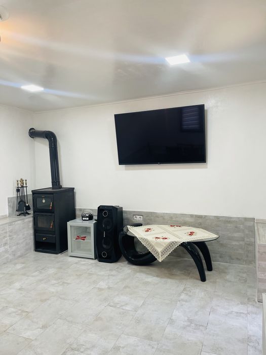 Vând casă cu teren