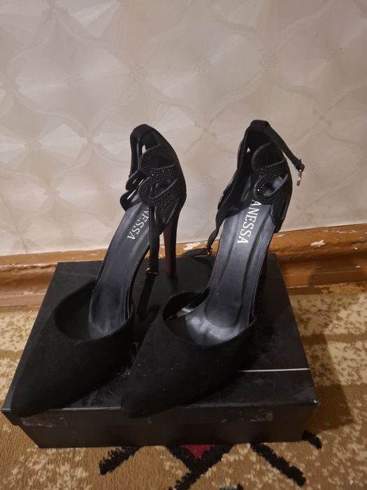 Продаются женские туфли