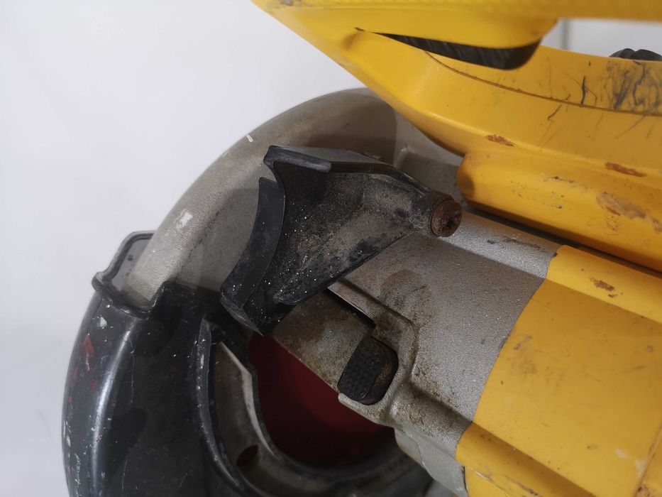 Циркуляр пендула - Dewalt 1600W / 216mm