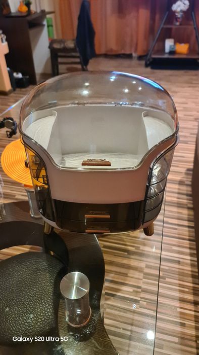 Чисто нов Органайзер за гримове