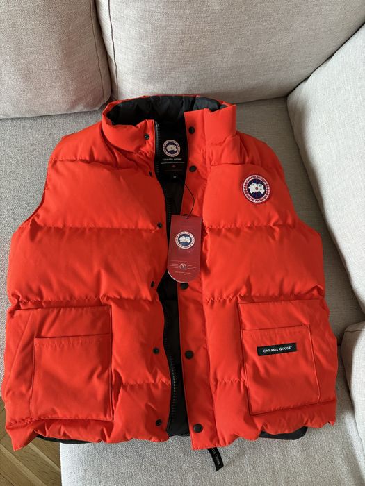 Оригинален елек CANADA GOOSE