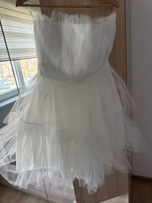 Тюлена бяла рокля за специални поводи