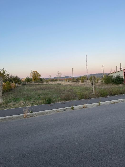 Vând doua terenuri în Simian, detalii la telefon!