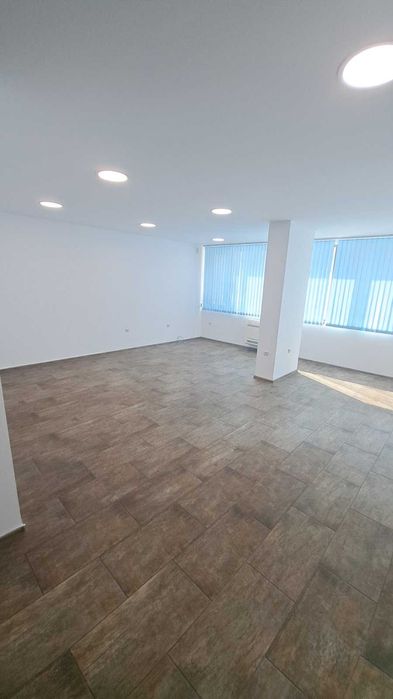 Дава се под наем Офис в Варна, Център - 132 кв.м за 1500 € - Снимка #15