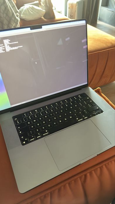 Macbook Pro 16” M1 Pro 16GB RAM 1TB SSD