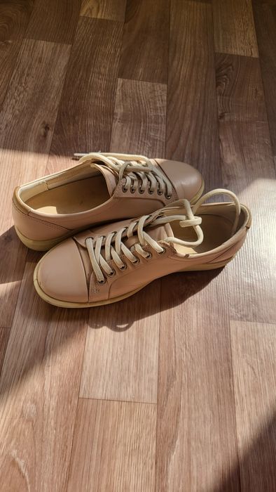 Продам кроссовки