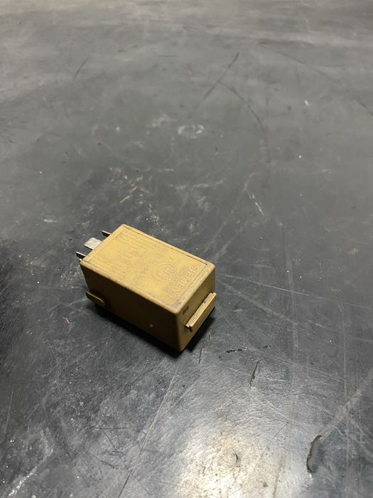 Releu stergatoare BMW Seria 5 E60 E61 520d 525d 530d 535d 8384505