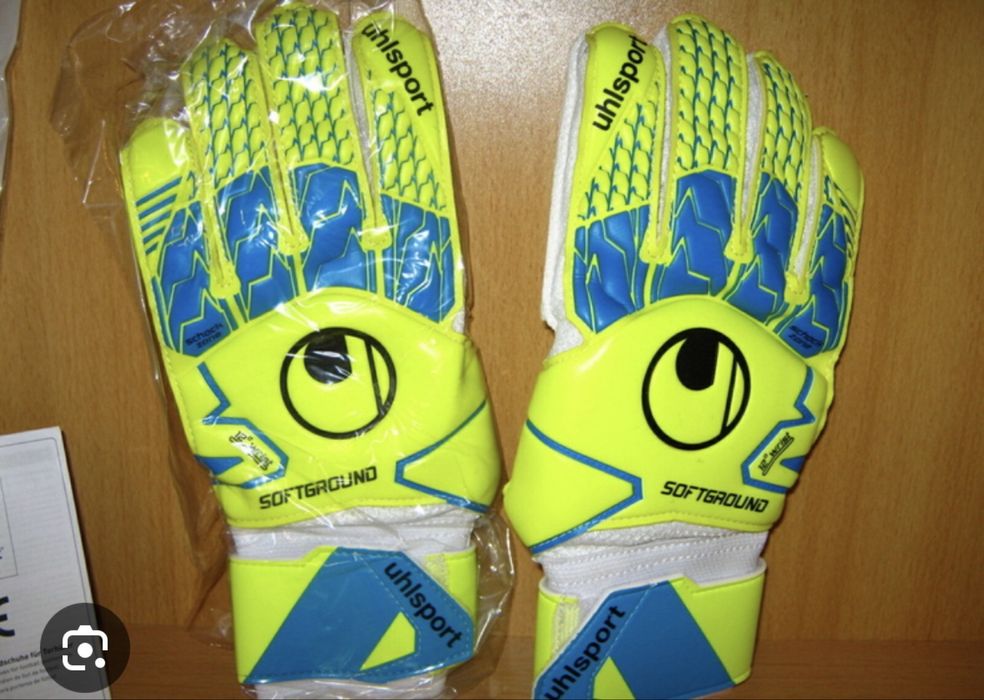 Вратарские перчатки