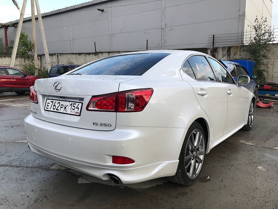 Задний бампер рестайлинг lexus is + губа GFX