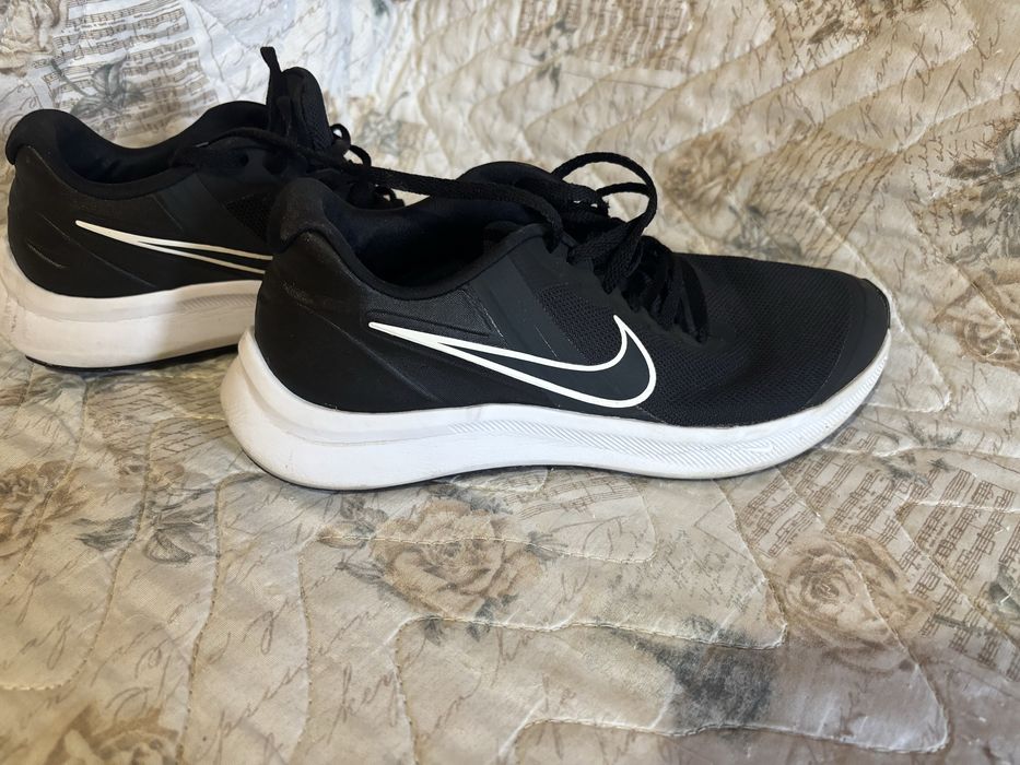 Маратонки  NIKE 39 номер