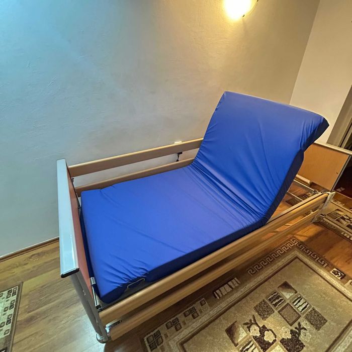 Pat electric medicinal cu telecomanda reglabil pe sectiune si inaltime