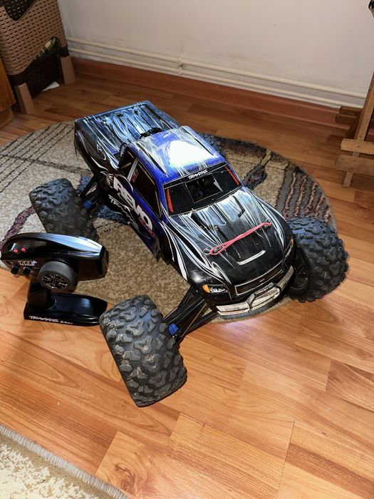 Traxxas Revo 3.3 de vanzare