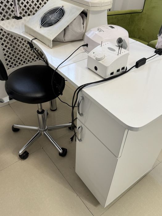 маникюрный стол