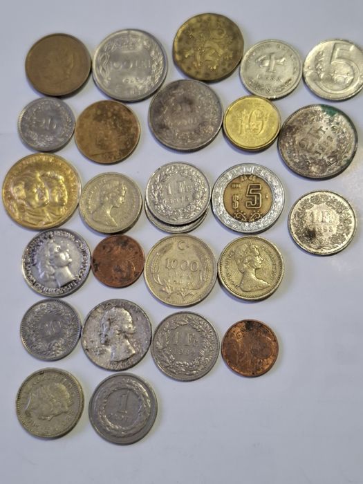 Monezi vechi românești și străine.