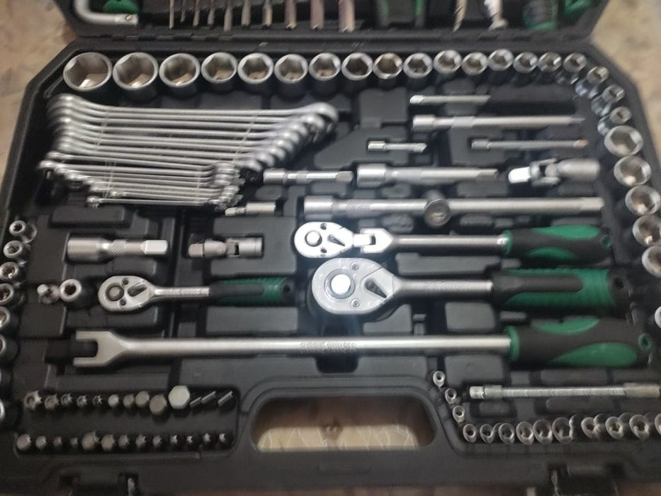 Продам набор инструментов новый