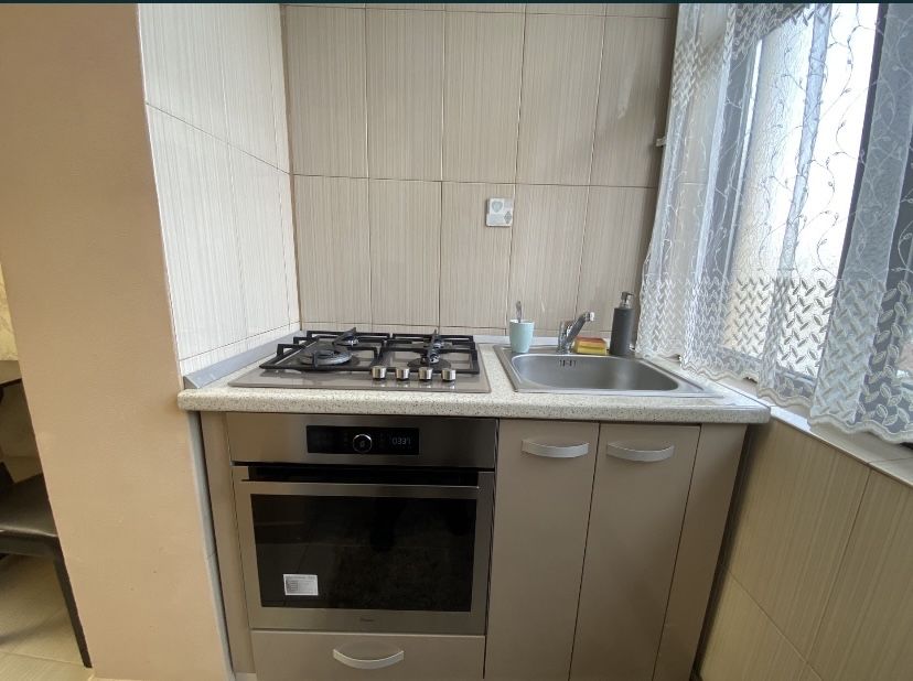 Apartament 3 camere de vanzare zona 9 Mai