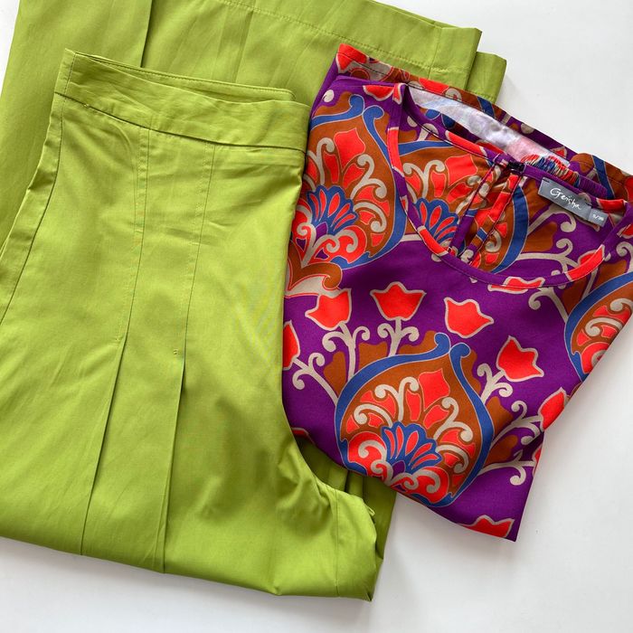 Страхотен сет от широк зелен панталон и цветна туника Geisha