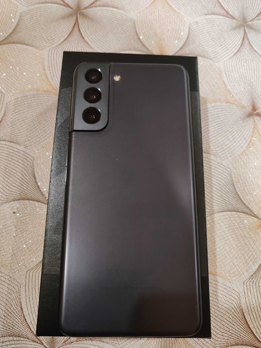 Продавам телефон Samsung S21