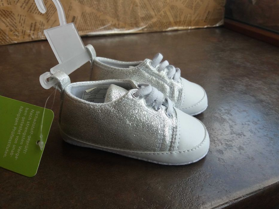 №18/20 НОВИ!буйки,пантофки,бебешки обувки