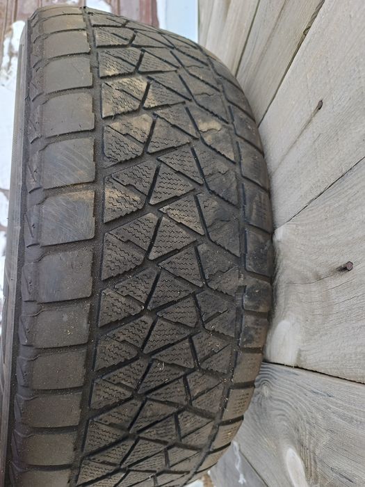 Шины с дисками б.у 220 тысяч за комплект