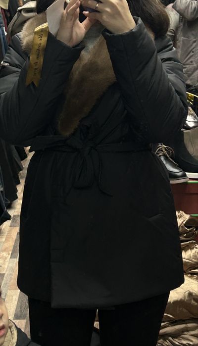 Продатеся шикарная зимняя куртка Турция