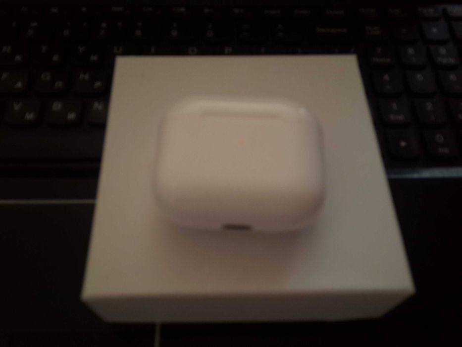 Наушники AirPods