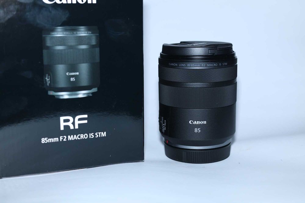 Canon RF 85mm F2 Macro IS STM