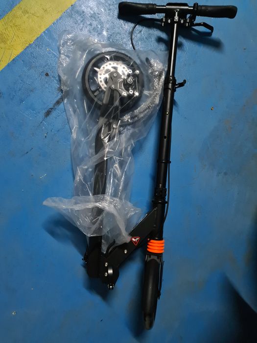 Самокат продам 2х колесный новый