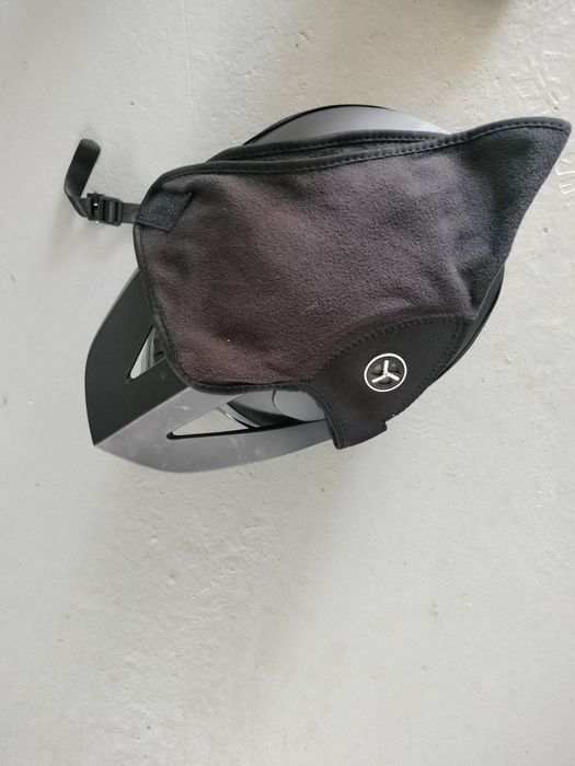 Vand casca pentru motocicleta cu tot cu cagula și  ochelari