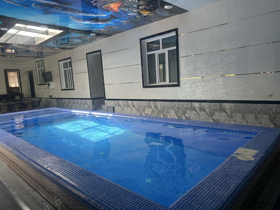 300000 сум  сауна бассейн биляард плестешн 8 та одамгача щу нарх