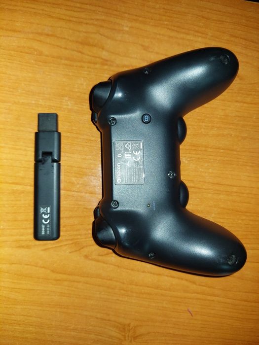 Vând controller/manetă NOUĂ de consolă PS4 Nacon