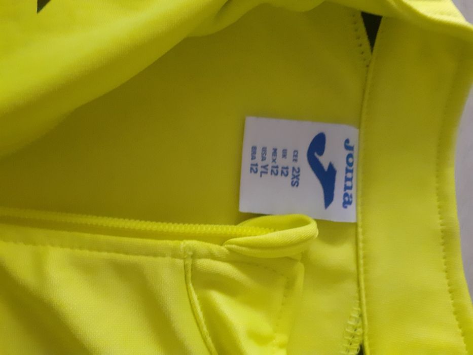 Vând tricou și pantaloni scurti Adidas, bluza Joma