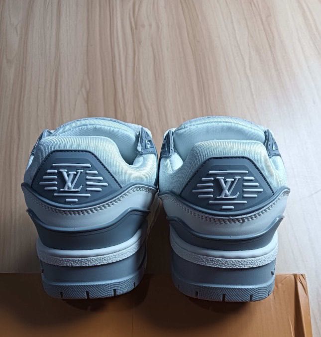 Adidasi Louis Vuitton