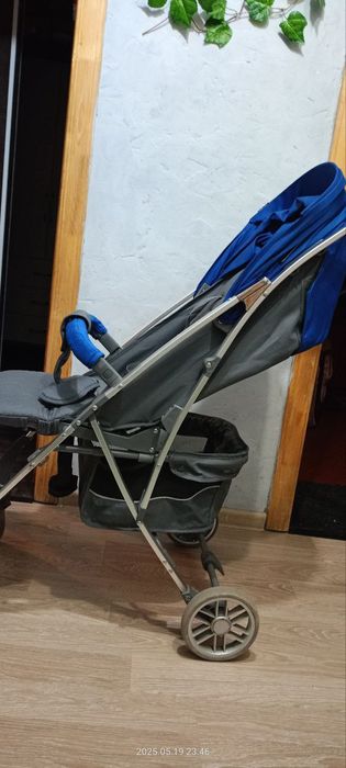 Продам детскую прогулочную коляску.