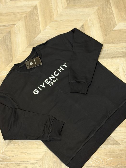 Худита Givency, Dior, GUCCI