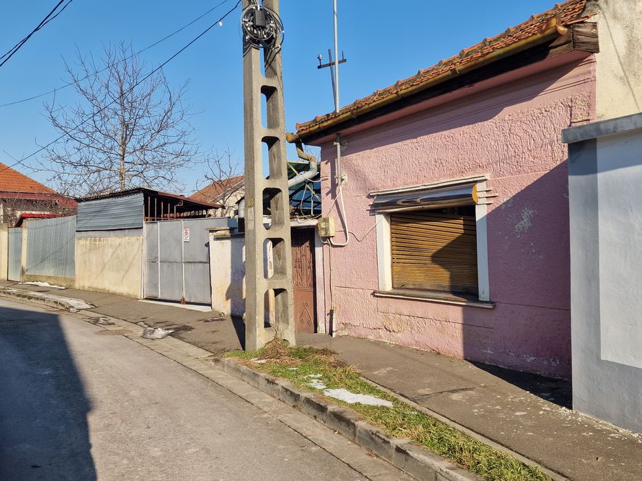 Vand casa veche in Oradea, aproape de parcul salca si Lotus Center