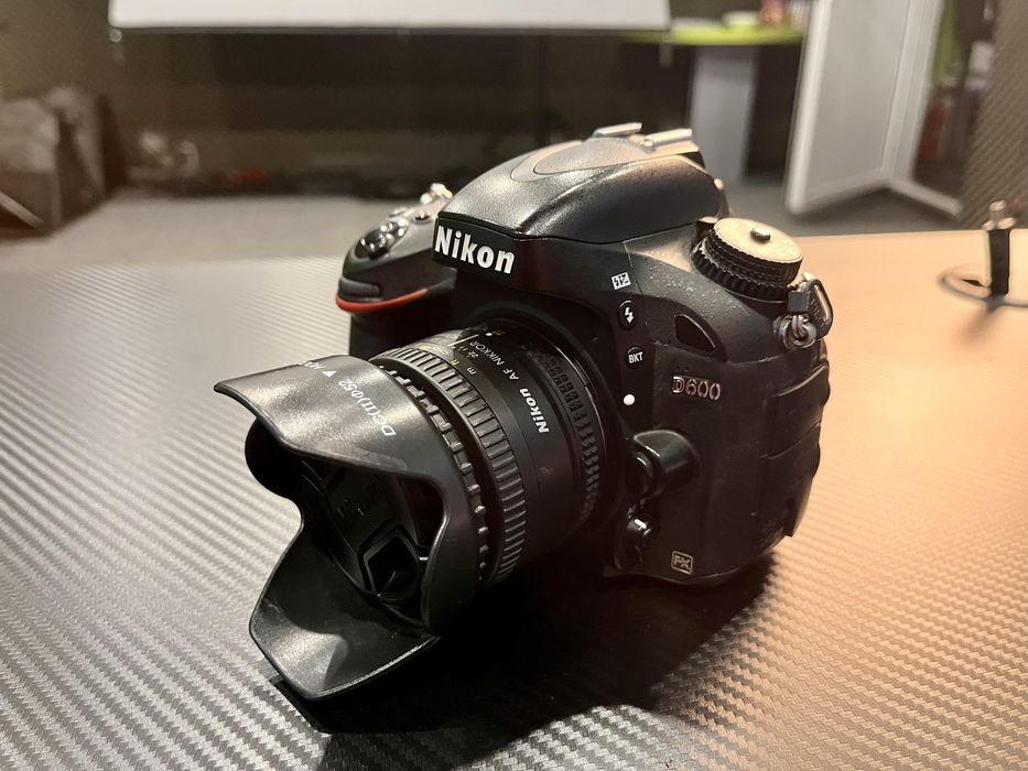 Nikon D600 Full Frame + obiectiv + SB-700 – kit complet
