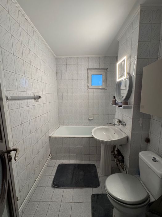 Închiriez apartament 3 camere