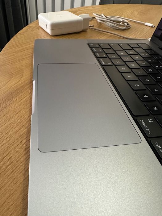 Laptop MacBook M1 Pro 14'' 16GB RAM 512GB SSD Storage