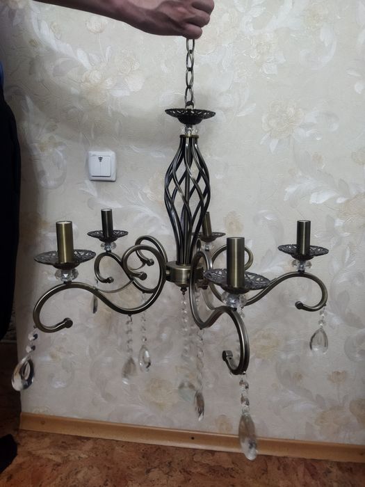 Продается люстра