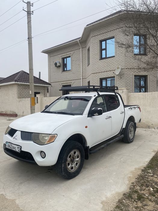 Автомобил л200