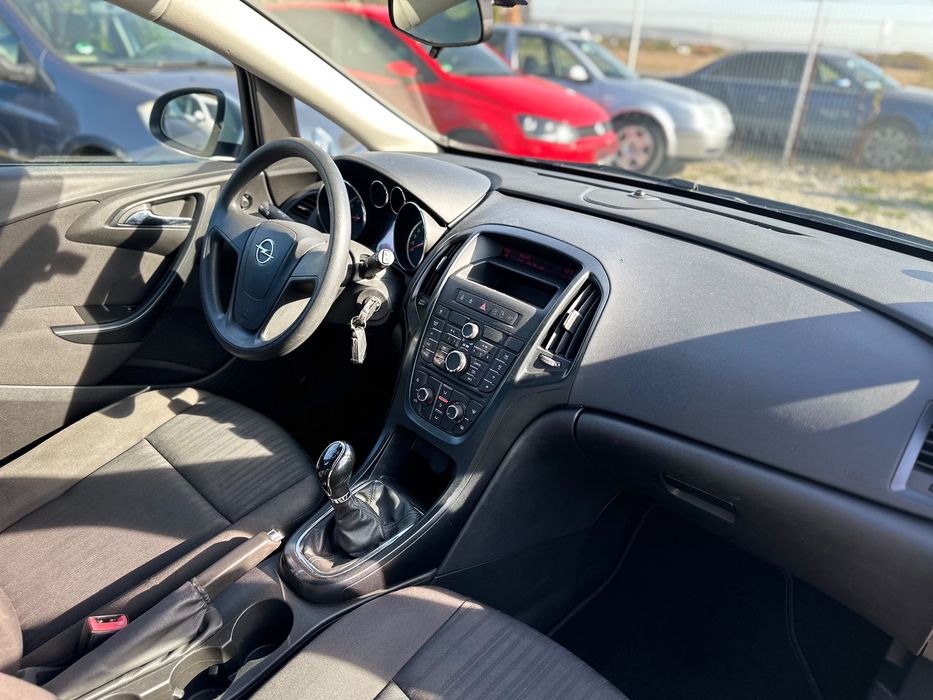 Opel astra J 1.6i Garantie Rate
