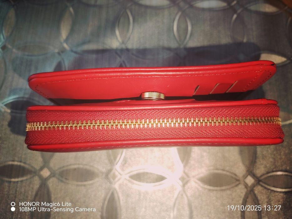 Дамско портмоне .