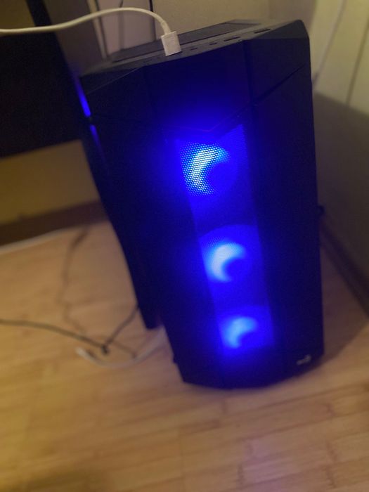 Vând set up gaming plus monitor curbat de 280Hx