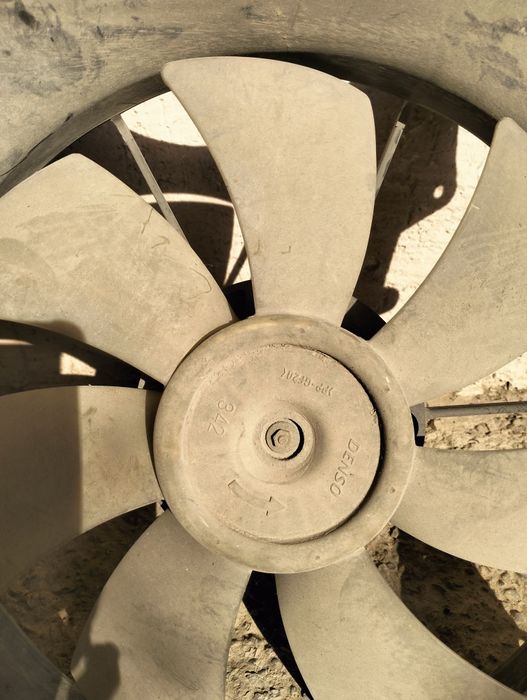 Продаем вентилятор на лексус 300