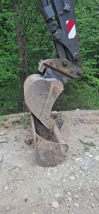 Vand  sau inchiriez excavator volvo ecr88 D